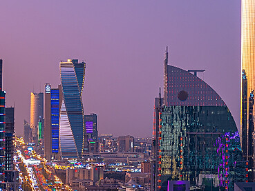 Free Zones vs. Mainland in Saudi Arabia: 2025 Comparison Guide
