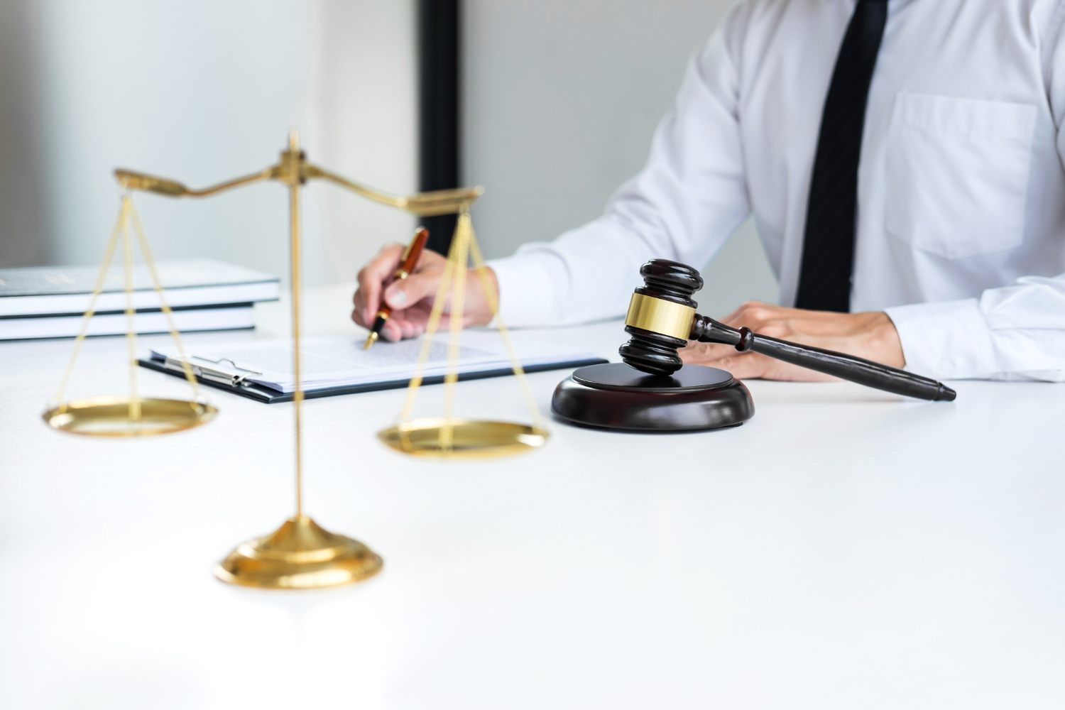 Read more about the article Business Law and Compliance in the UAE: Navigating What Companies Ought to Know