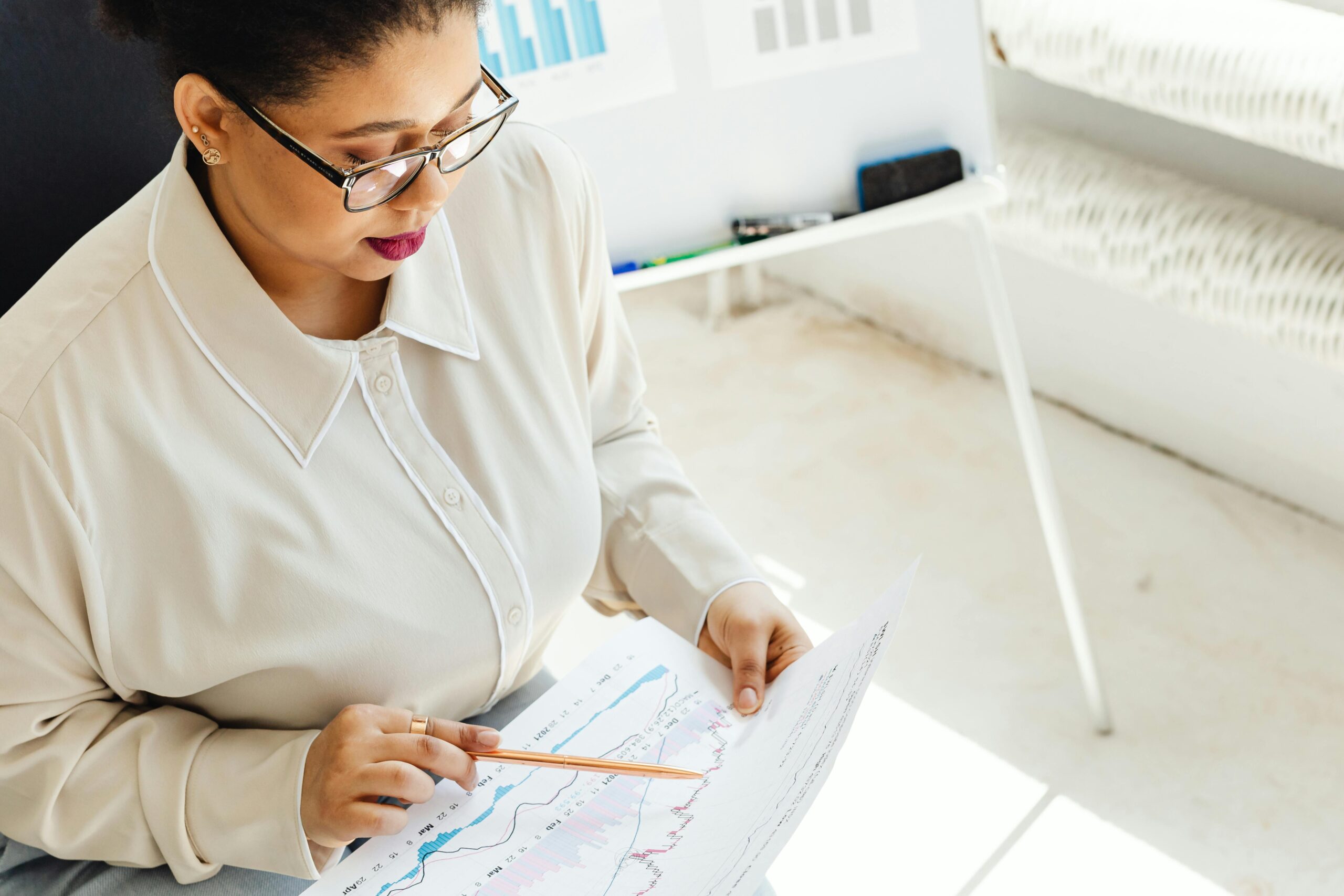 Read more about the article Transferring Shares in a Dubai Mainland LLC: A Step-by-Step Guide