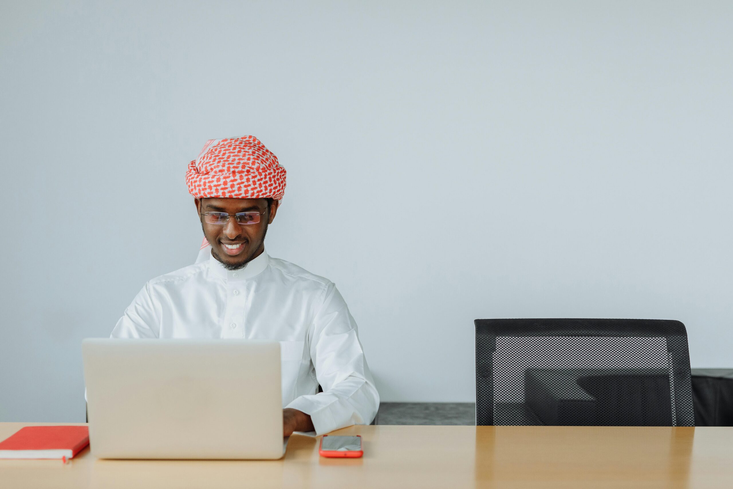 Read more about the article Key Legal Factors to Consider When Establishing a Company in Saudi Arabia