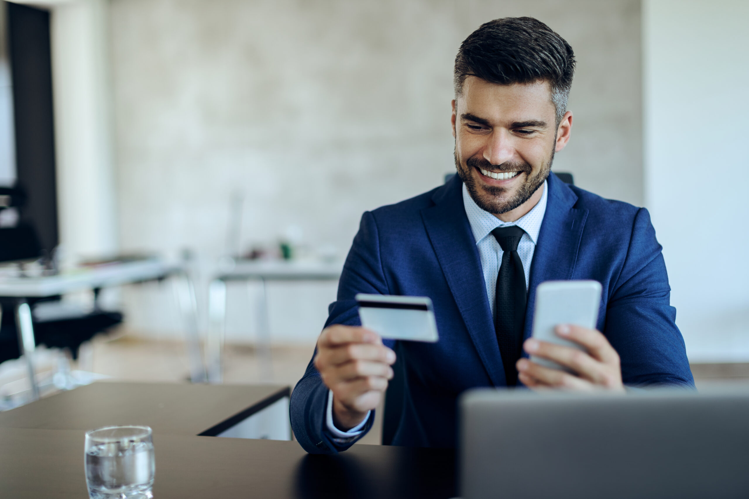 Read more about the article A Complete Guide to Opening a Corporate Bank Account in Dubai